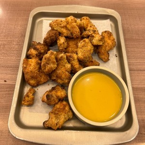 Chicharron de pollo -Salsa de maracuya