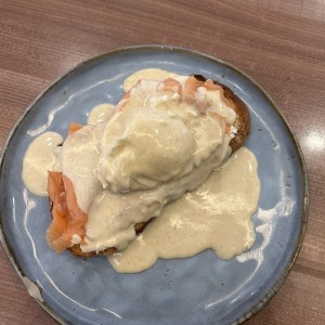 Salmon toast 