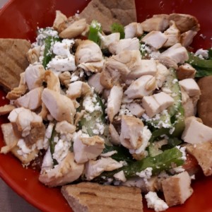 Ensalada Griega con Pollo