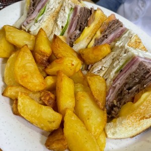 EMPAREDADOS - Club Sandwich