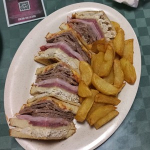 EMPAREDADOS - Club Sandwich