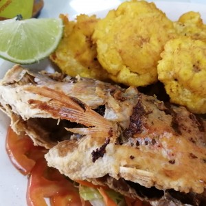 Pescado Frito con patacones