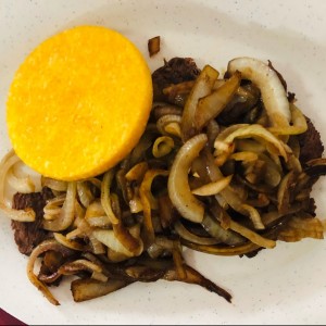 Tortilla con Bistec Encebollado