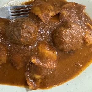 Pastas - Ravioli con Albondigas