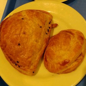 empanada y pastelito de carne