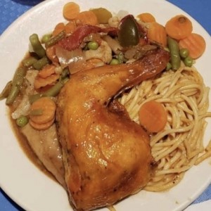 Pollo con espagueti