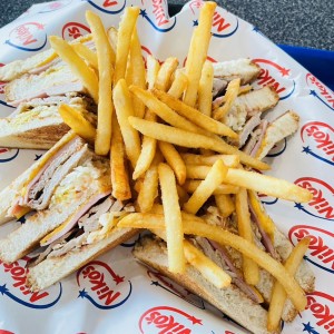 Combo - club sándwich + acompañamiento + bebida