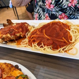 Filete de Pollo a la Parmigiana con pasta