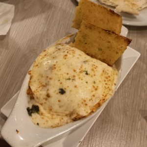 Lasagna de pollo en salsa blanca gratinada