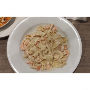 Fettuccine con Camarones en Salsa Blanca