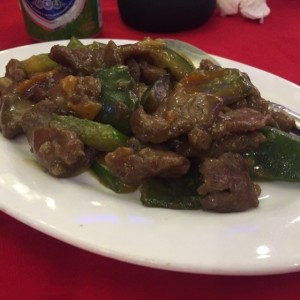 carne salteada con vegetales