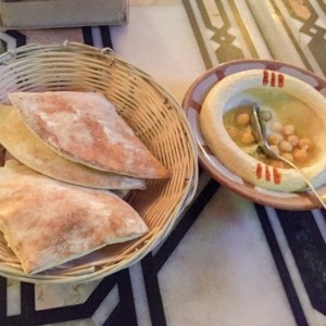 Hummus y pan pita 