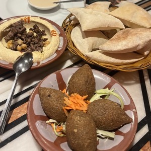 Kibbe Frito ( 4 unidades) / Hummus