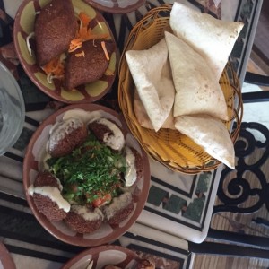 Kibbe de Pollo, Pan Pita y Falafel