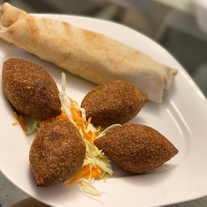 Kibbe Frito y shawarma de carne