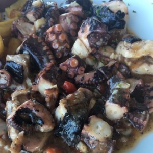 pulpo al ajillo