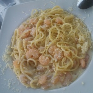 Pasta Alfredo con Camarones