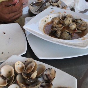 almejas al ajillo las mejores con pan de ajo 