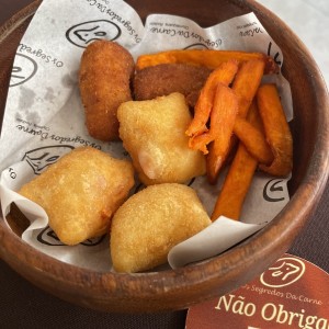 Camore frito yuca y guineo frito 