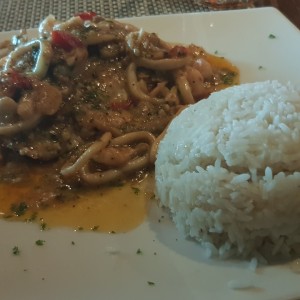 Corvina al oleo con mariscos