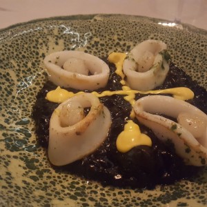 calamares y risoto negro