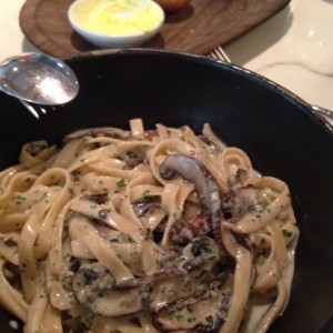 fettuccini con hongos portobello