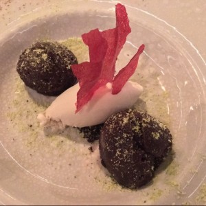 Browni con Helado y Caramelo