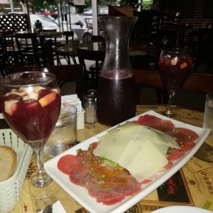 Carpaccio Di Manzo y Sangria