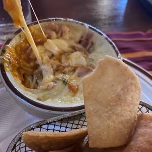 Queso Fundido con Chorizo