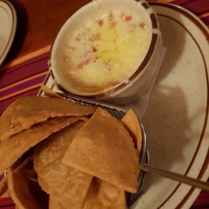 Queso Fundido con Chorizo