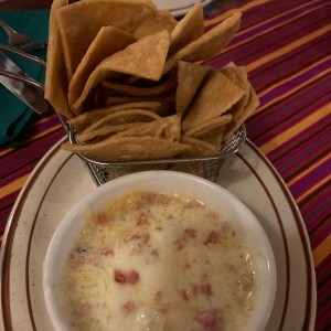 Queso Fundido con Chorizo