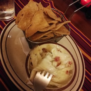 Queso Fundido con Chorizo