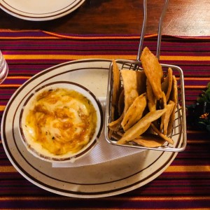 Queso Fundido con Chorizo