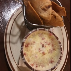 Queso Fundido con Chorizo