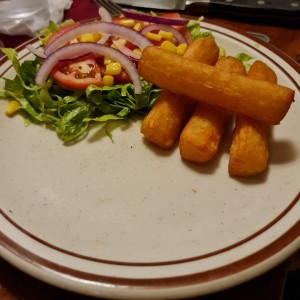 Yuca Frita y Ensalada