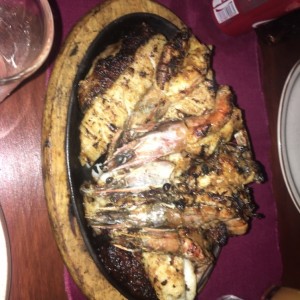 Parrillada Mar y Tierra (3 Personas)