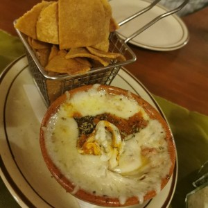 Queso Fundido con Chorizo