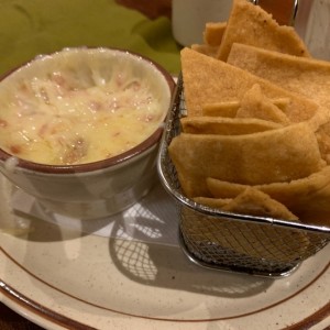 Queso Fundido con Chorizo