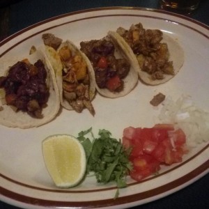 Tacos de res y al pastor.