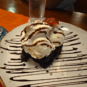 Postres - Brownie con helado