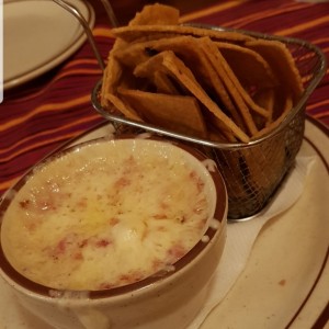 Queso Fundido con Chorizo