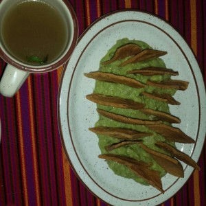 nachos con guacamole