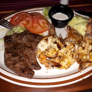 plato mixto bistec y camarones jumbo