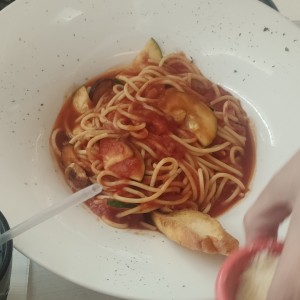 Pasta con salsa saquela