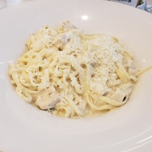 Pasta De Pollo, En Salsa Blanca