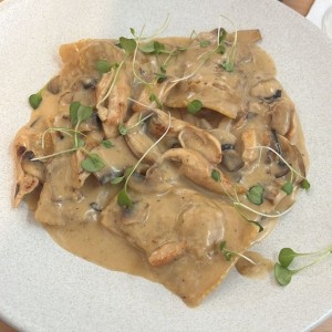 ravioli de hongo con pollo