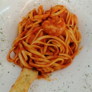 Linguini con Langostinos en Salsa Criolla