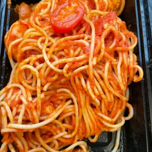 Pasta con Langostinos con Tomate y Curry