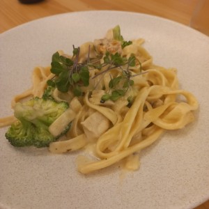 Pasta con pollo y brocoli