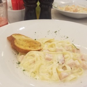 fetuccini a la carbonara de pavo